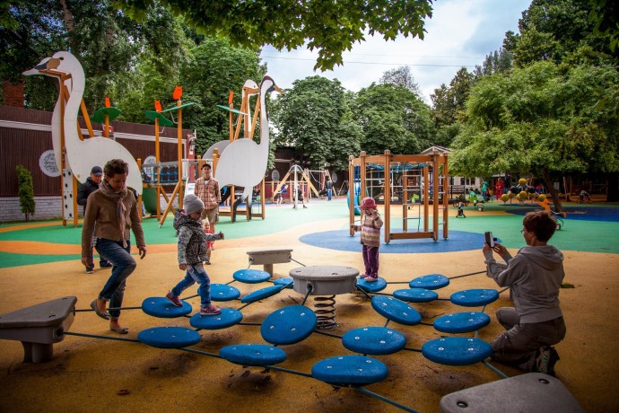 Детская площадка в саду «Эрмитаж»