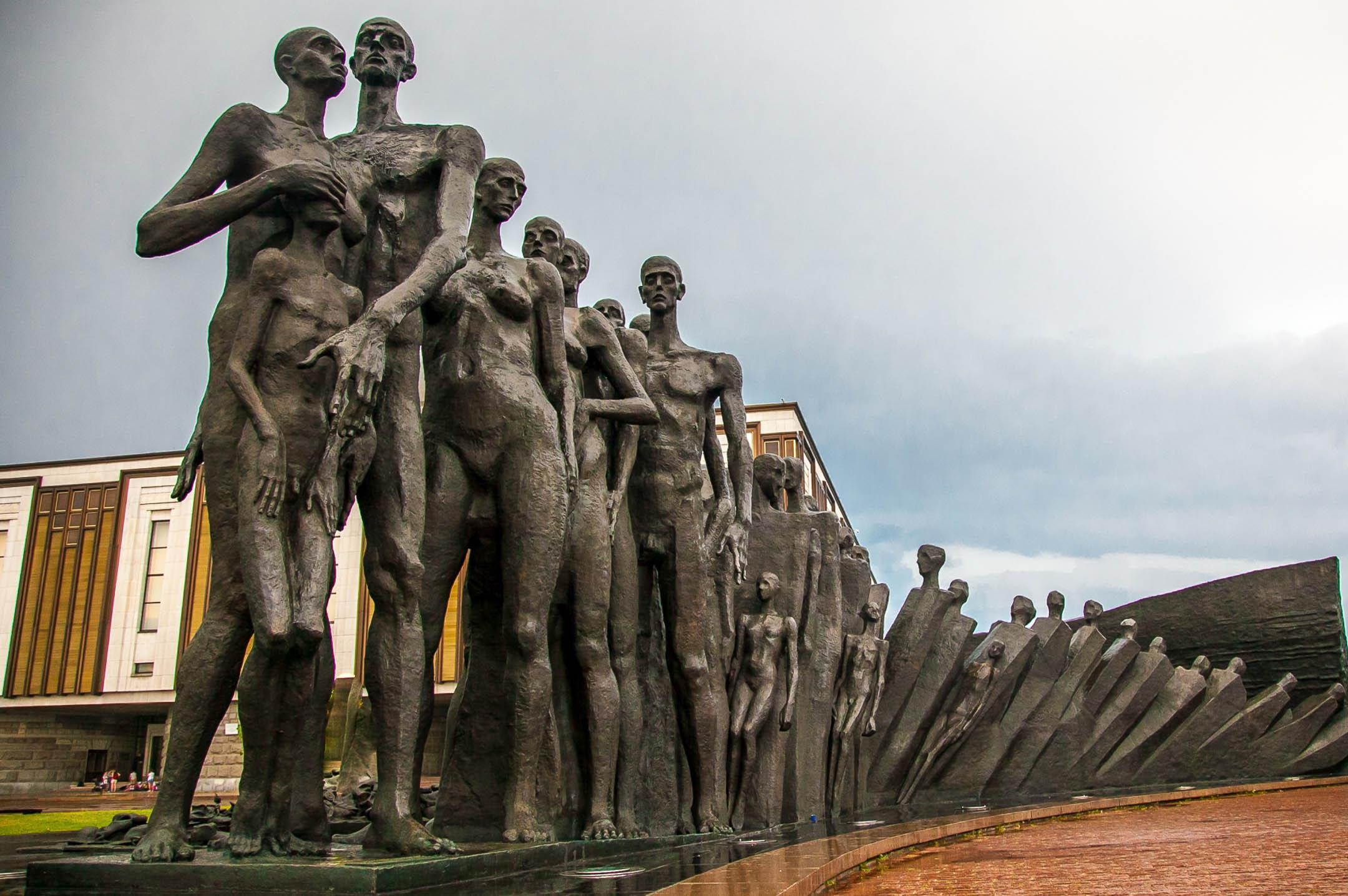 Скульптура в парке Победы на Поклонной горе