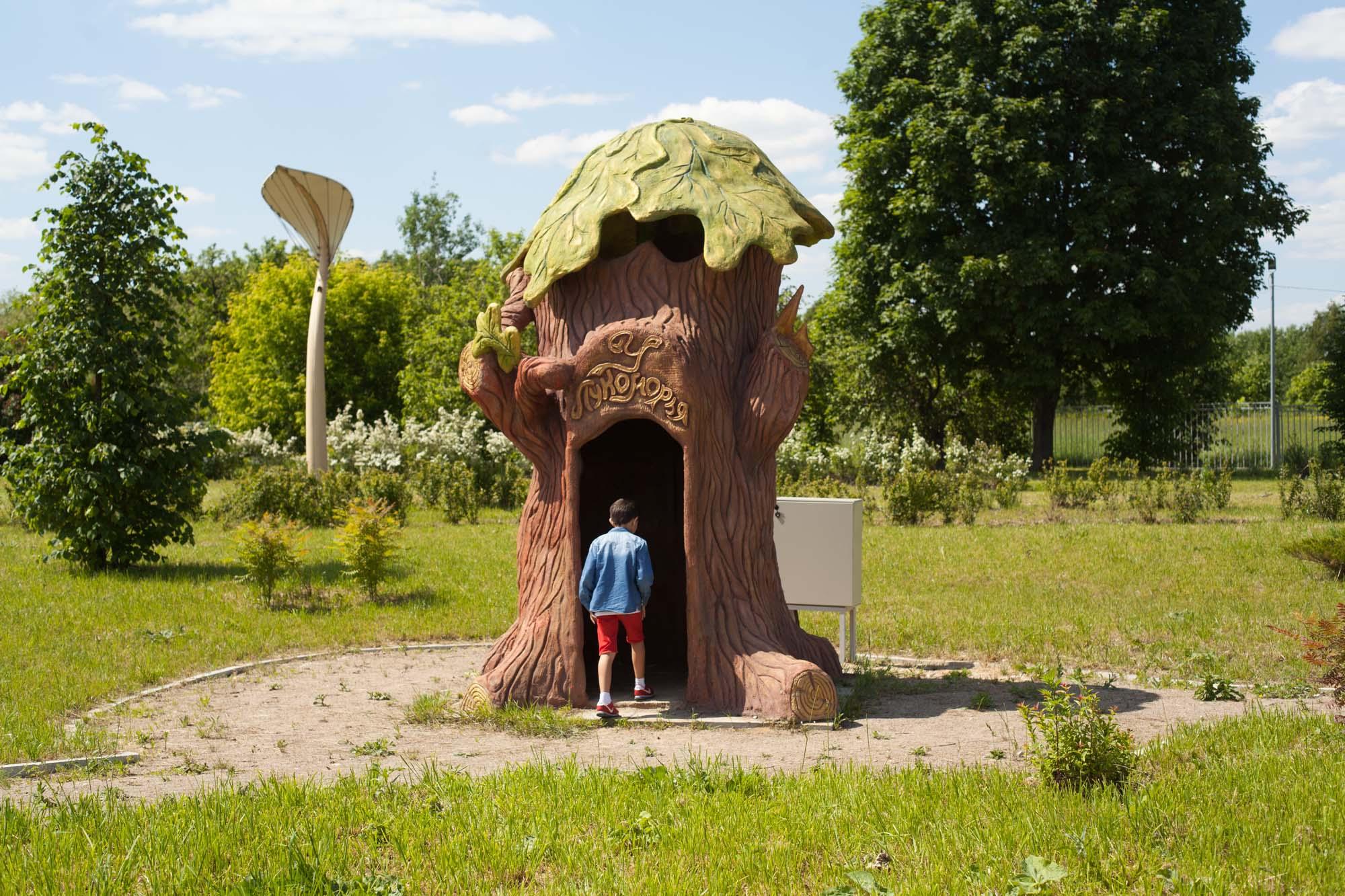 Детский парк в Крылатском сказочный лес
