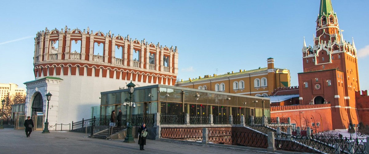 Александровский сад фонтаны москвы. Москва красная площадь александровский сад. Александровский сад москва памятник гермогену. Содержание александровский сад 3. Итальянский грот в александровском саду в москве.