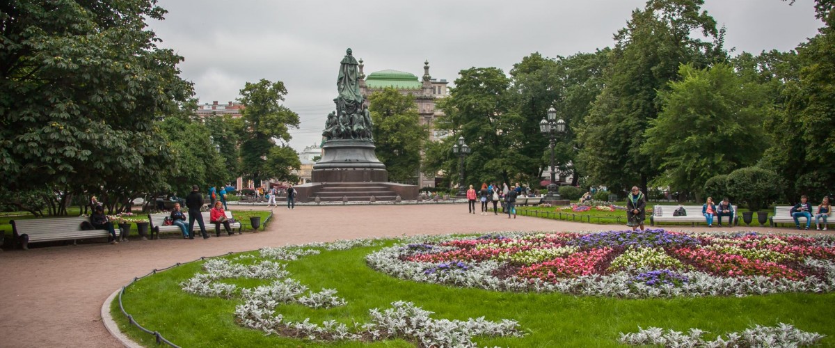 Екатерининский парк краснодар. Центральный парк Симферополя Екатерининский сад. Достопримечательность Екатерининский парк Симферополь. Перестройка Петербург катькин сад.