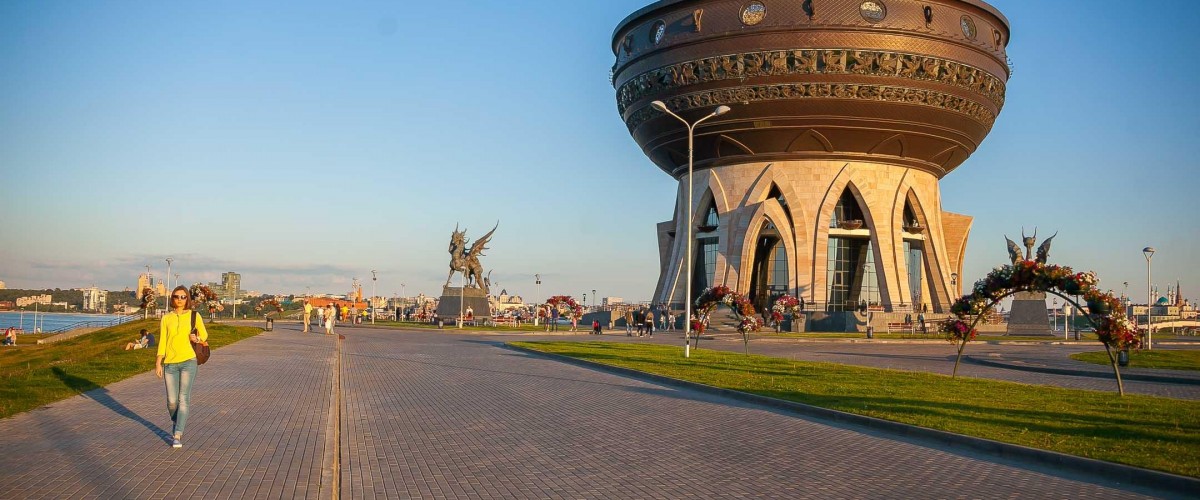 Kazan family. Смотровая площадка НКЦ Казань. Фотографии людей на фоне центра семьи в Казани. Центр семьи казан как добраться на автобусе.