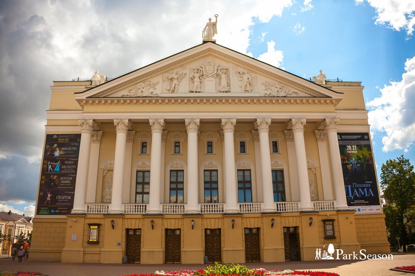 Театр города м. Театр оперы и балета им Мусы Джалиля. Театр Мусы Джалиля Казань. Оперный театр Казань Муса Джалиль. Татарский Академический театр оперы и балета.