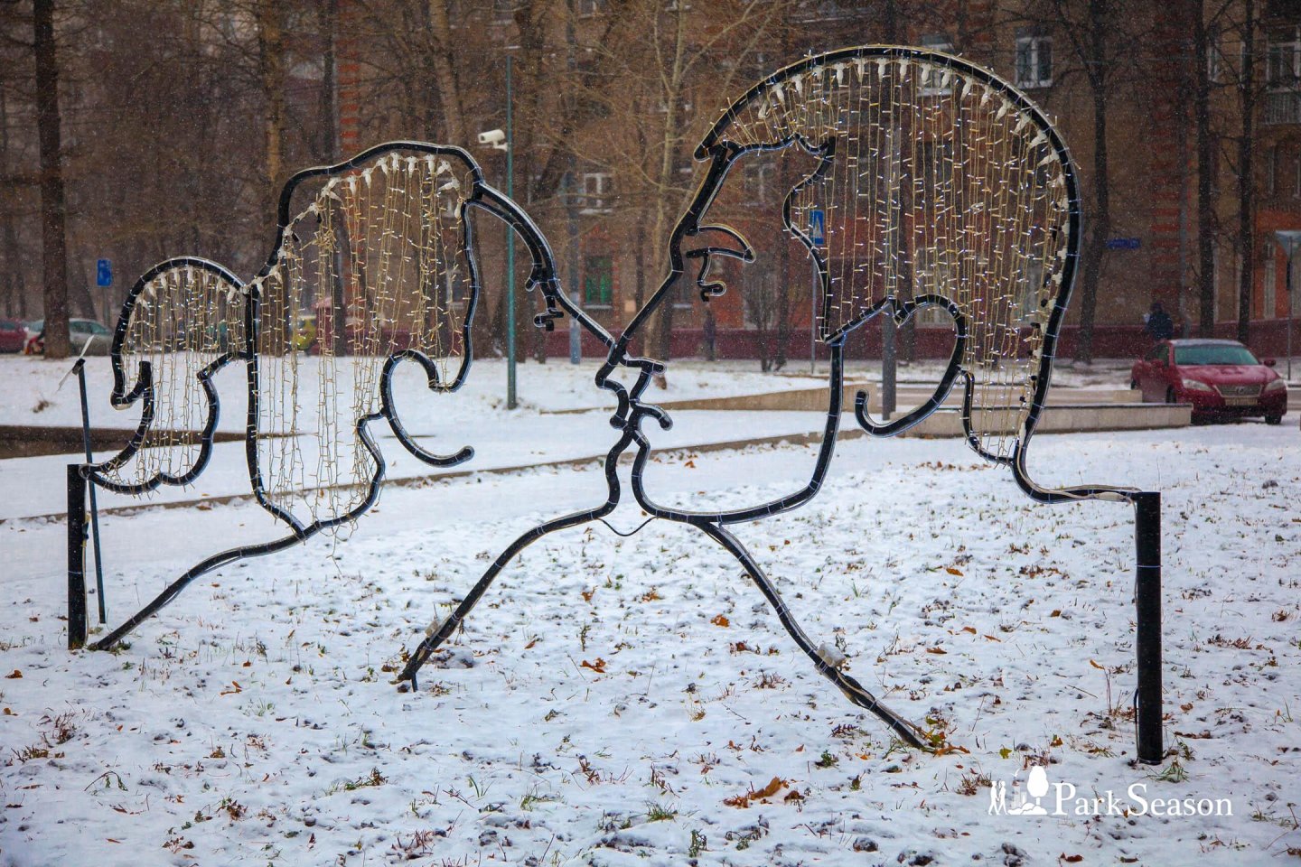 Арт-объект «Поцелуй», Гончаровский парк, Москва — ParkSeason