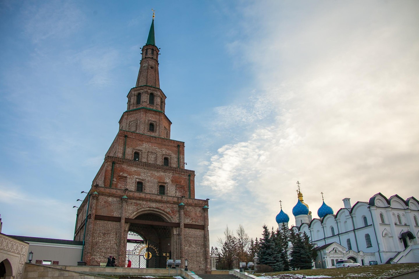 Сююмбике казань. Казанский Кремль Сююмбике. Достопримечательности Казани Сююмбике. Башня Сююмбике Казанское ханство. Шпиль башни Сююмбике.