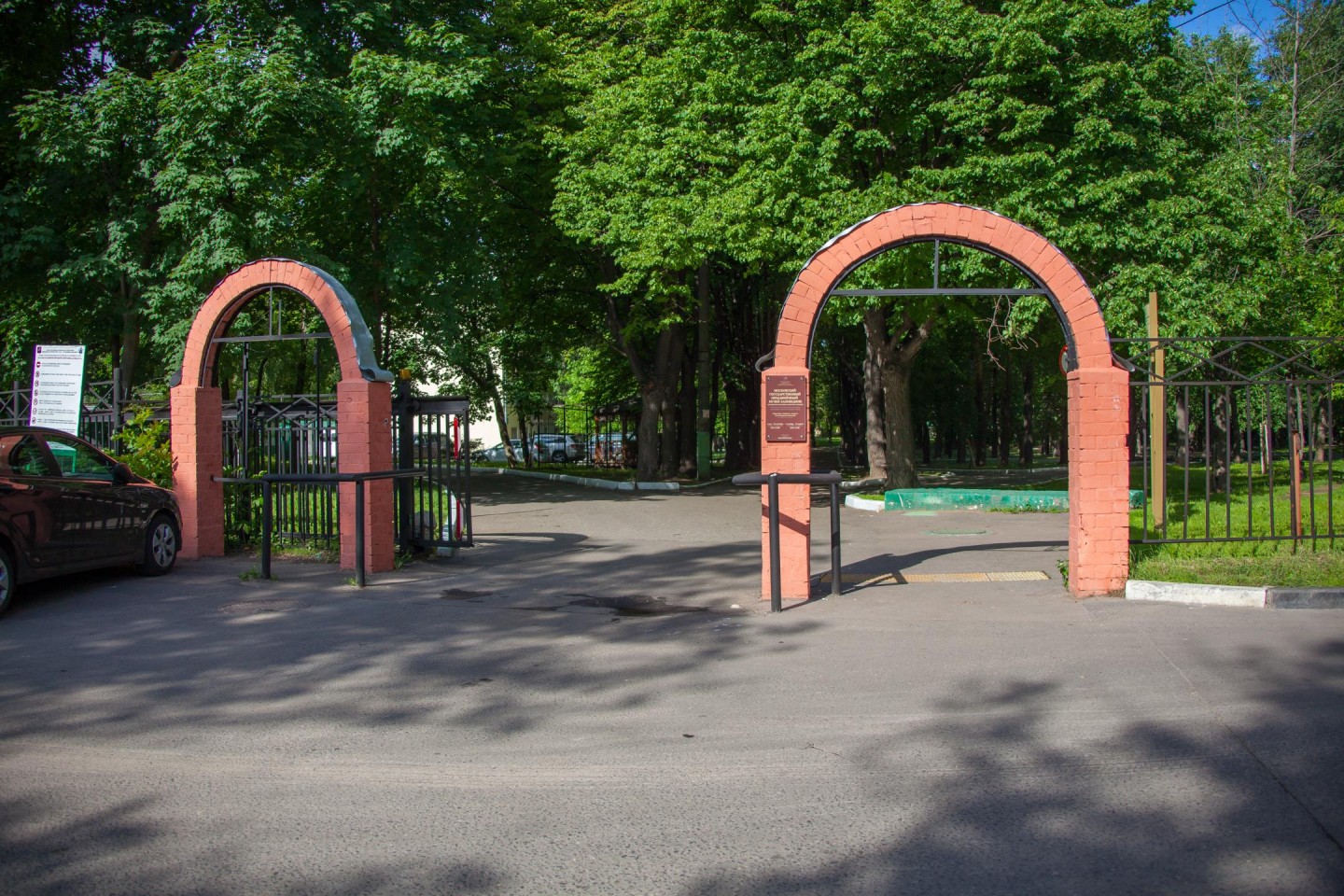 Люблинский парк. Парк усадьба Люблино. Люблинский парк Москва. Усадьба Люблино парковка. Лесопарк Люблино.