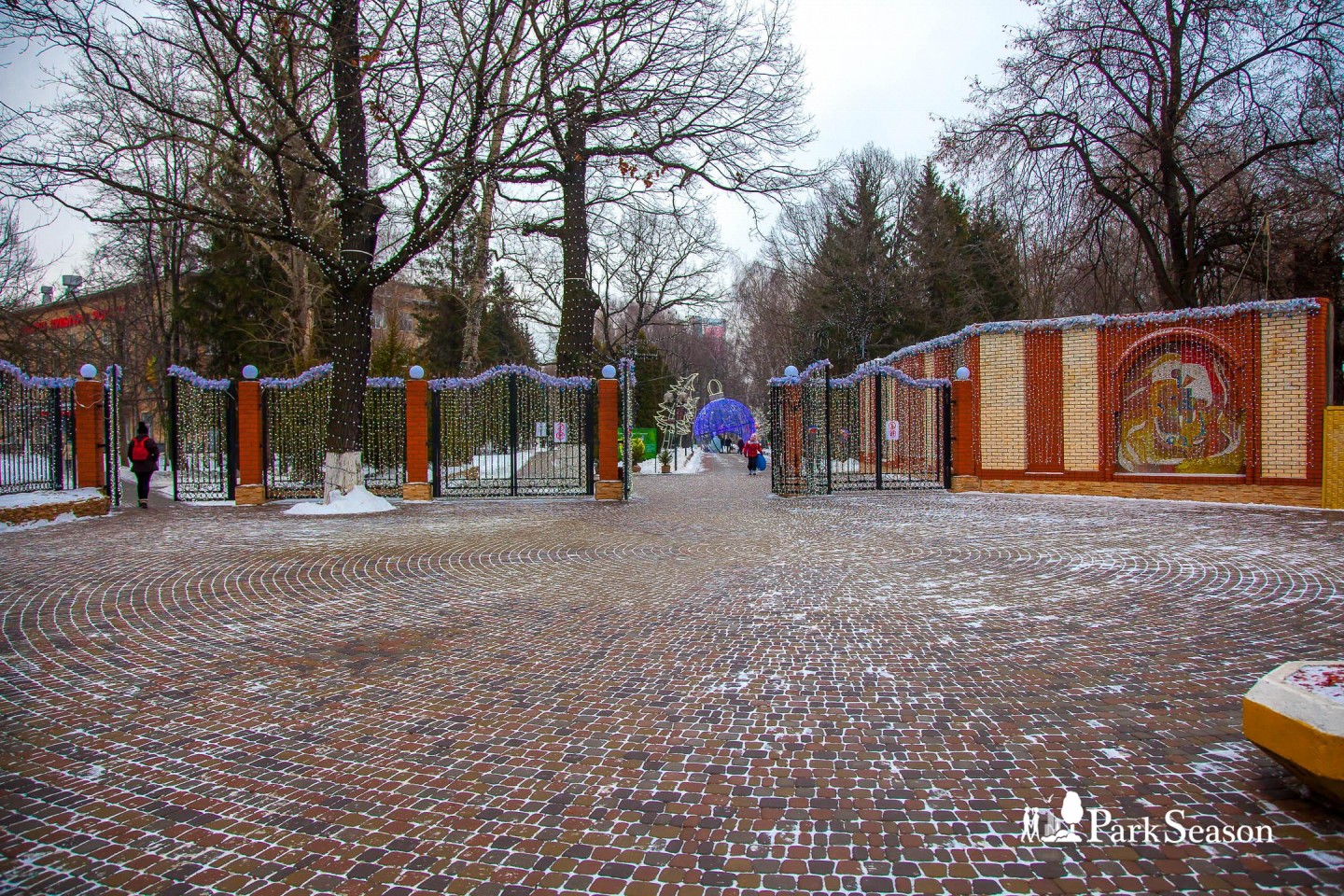 Парки химки сайт. Парк имени Толстого в Химках. ПКИО Толстого Химки. Парк Льва Толстого в Химках зимой. Сквер Льва Толстого Химки.