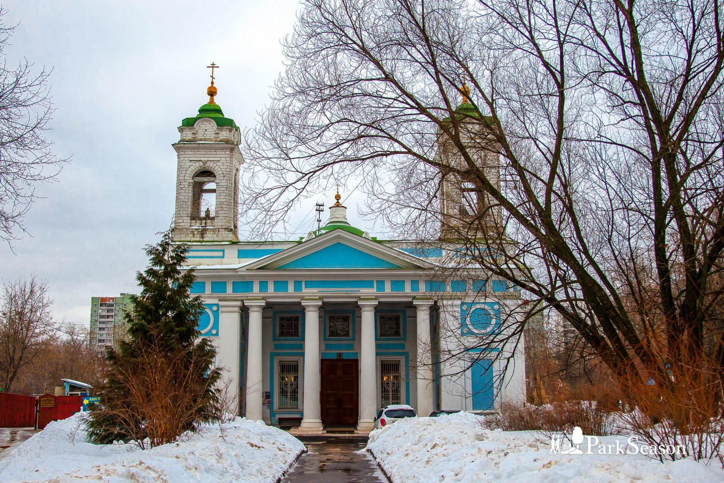 храм сошествия святого духа на лазаревском кладбище