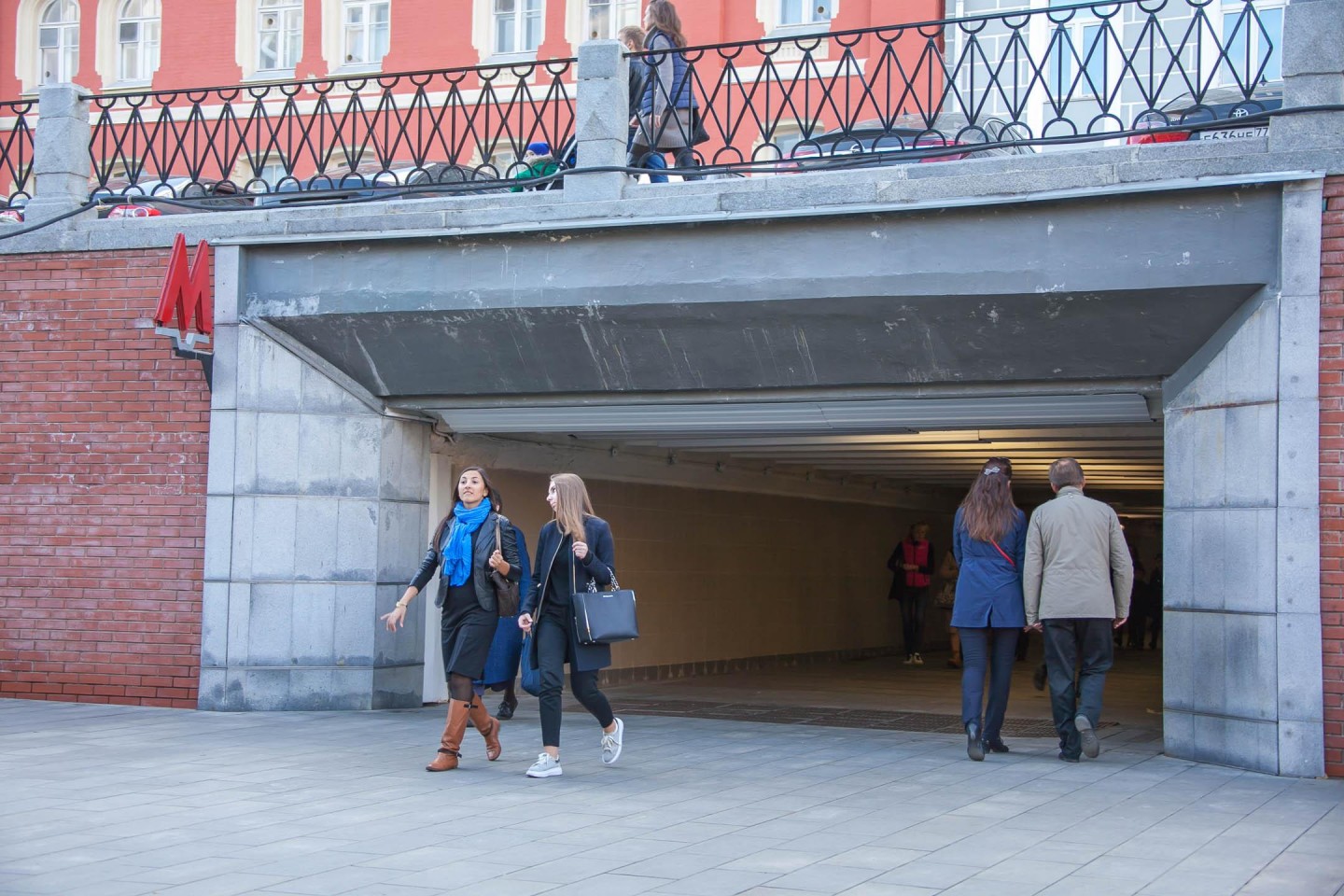 александровский сад станция метро