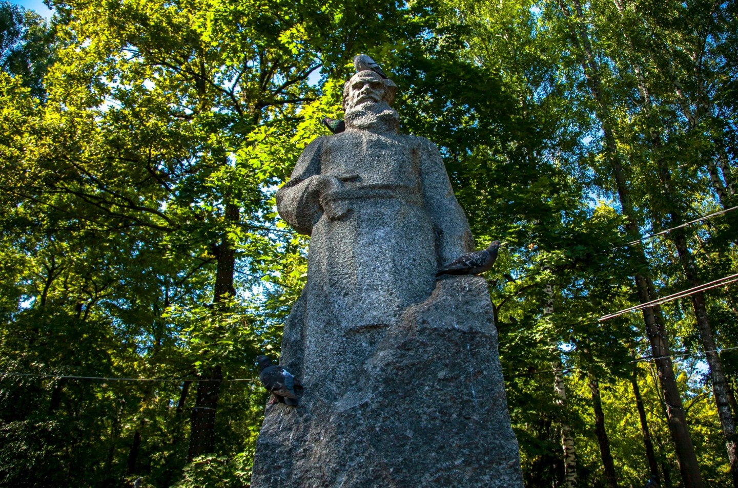 Памятник Льву Николаевичу Толстому, Парк имени Льва Толстого (Химки), Москва — ParkSeason