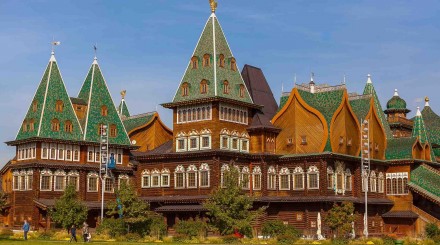 Исторические здания в парках Москвы: усадьбы, дворцы и гроты