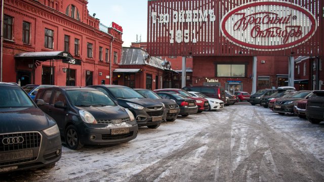 Красная парковка. Красный октябрь парковка. ДК красный октябрь парковка. Бизнес центр красный октябрь парковка. Красный октябрь мероприятия.