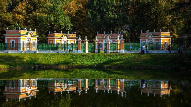 Для чего предназначались менажереи парка кусково построенные по проекту ф аргунова