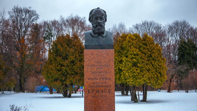 Памятник кербеля в москве полководцу. Памятник а. н. Крылову. Памятник Николаю Рудневу Волгоград. Памятник н. а. Рудневу. Памятник Николаю Рудневу Волгоград Кировский район.