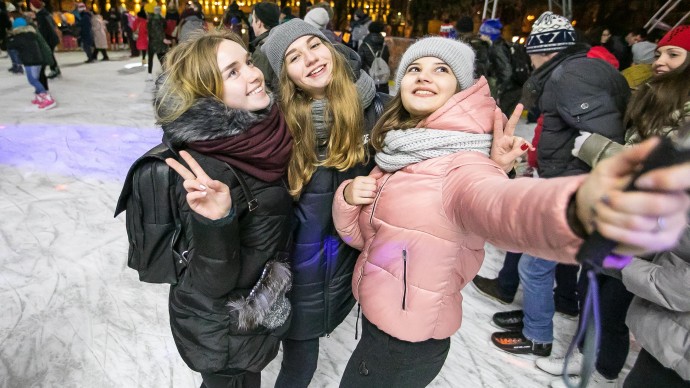Открытие зимнего сезона в парках Москвы: бесплатные сеансы на катках