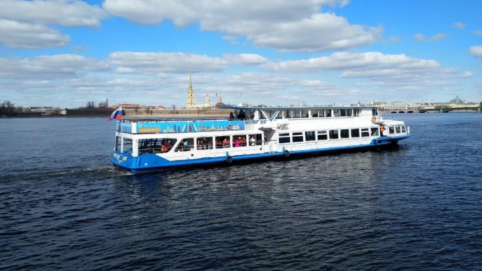 Сезон водных экскурсий по рекам и каналам Санкт-Петербурга