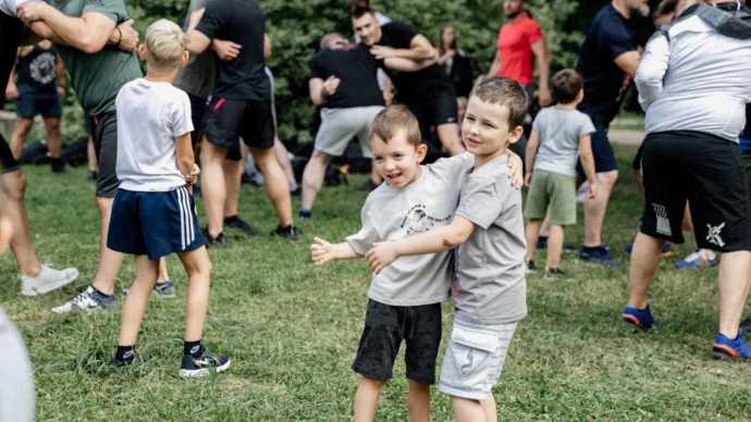 В парке "Сокольники" прошла открытая тренировка по боевым смешанным единоборствам