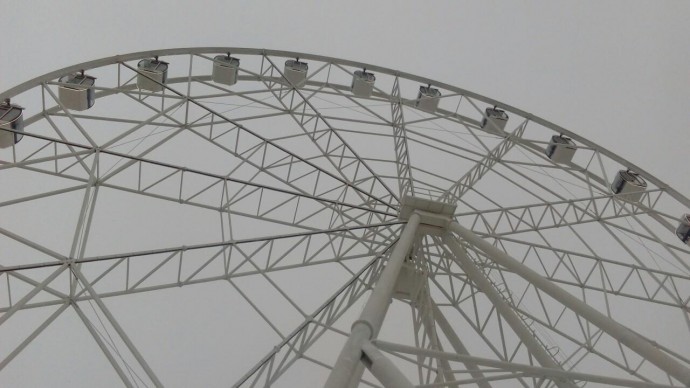 В парке Гагарина появилось колесо обозрения
