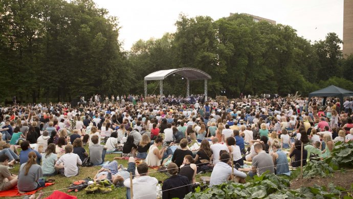 Опен эйр в москве 2024. Концерт классической музыки под открытым небом. Open Air концерт классической музыки. В чем пойти на концерт классической музыки.