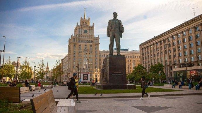 Чайковский триумфальная площадь 4 москва фото. Москва Триумфальная площадь 4 Чайковский. Триумфальная площадь 1. Памятник Маяковскому на Триумфальной площади. Триумфальная площадь Москва 2024.