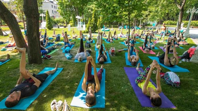 1 июня в Москве откроется сезон йоги в парках