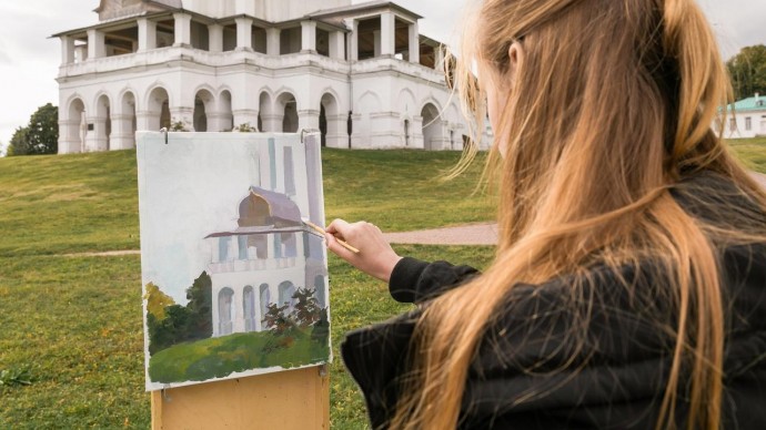 Молодые художники приняли участие в проекте «Золотая осень в Коломенском»
