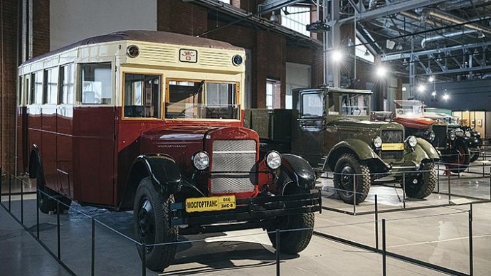 Выставка «Дом для машин. Бахметьевский и другие гаражи» в Еврейском музее