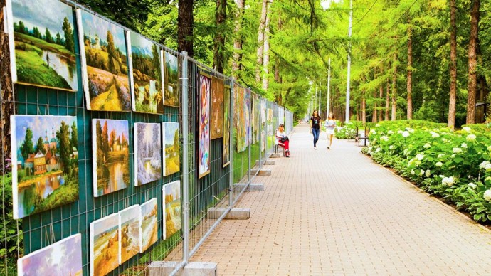 В парке "Сокольники" возобновляет работу выставка картин