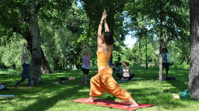 В Таврическом саду стартовал сезон йоги