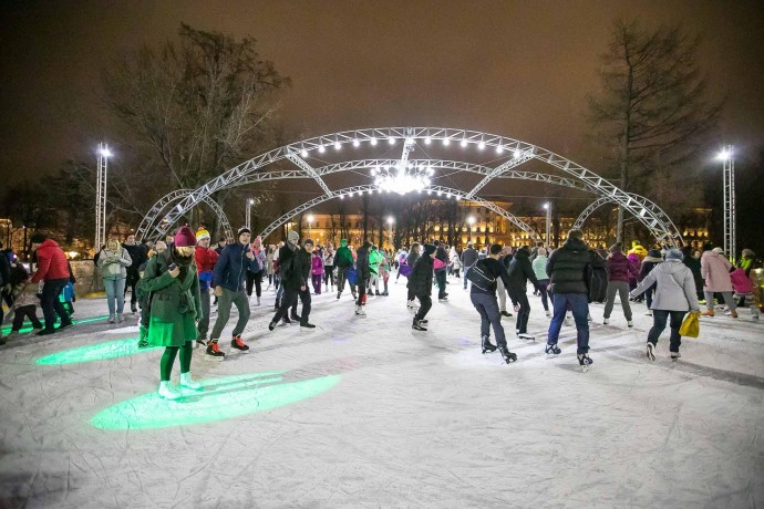 Когда открываются катки. Парк Эрмитаж каток. Каток в парке сад Эрмитаж. Каток в саду Эрмитаж. Сад Эрмитаж в Москве каток.