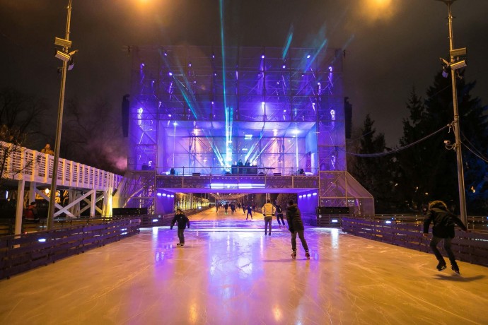 Каток парк горького температура. Каток парк Горького. Парк Горького каток павильон 1а. Каток парка Горького. Каток парк Горького 4 павильон.