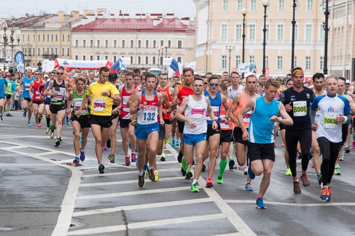 Рашен раннинг. Интересные идеи спортивного парада. Russian Running. RUSSIARUNNING logo.