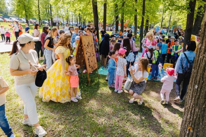 Празднование Дня защиты детей в Парке Николаева (Чебоксары)
