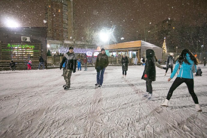 Каток в таганском парке. Таганский парк каток. Каток сияние льда в Таганском парке. Каток на Таганке.