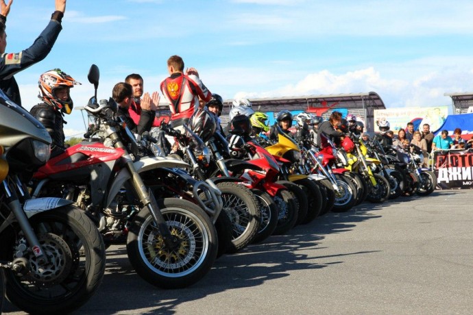 состязание байкеров. O. Rebel мотоклуб. G. состязание байкеров.